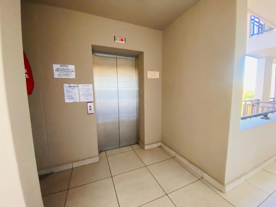 To Let 2 Bedroom Property for Rent in Royal Ascot Western Cape